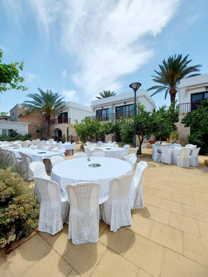 Golden Palms Guest House & Cafe Famagusta  Exteriör bild
